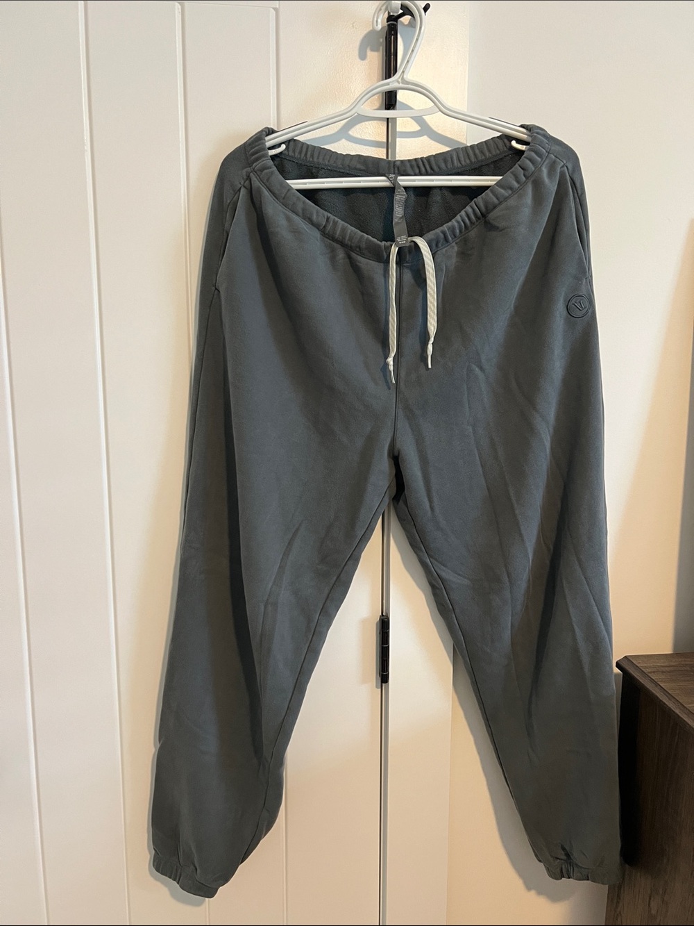 Vuori women’s steel blue Jogger Sweatpants with Drawstring